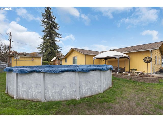 144 PARADISE Ln, Roseburg, OR 97471