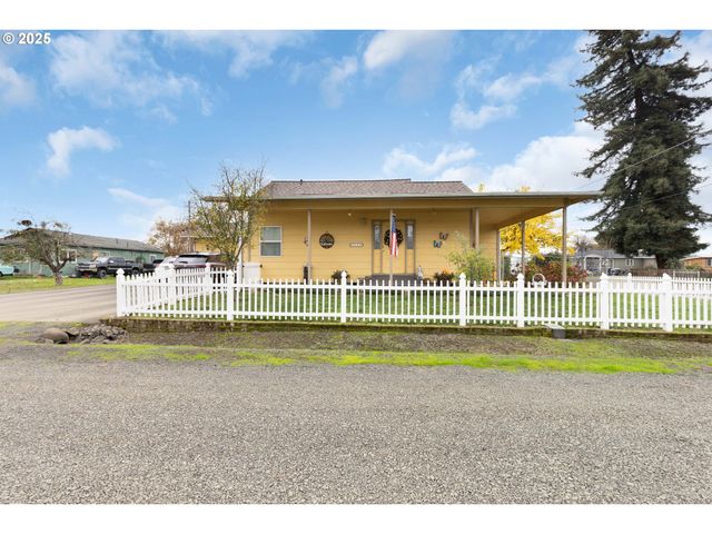 144 PARADISE Ln, Roseburg, OR 97471