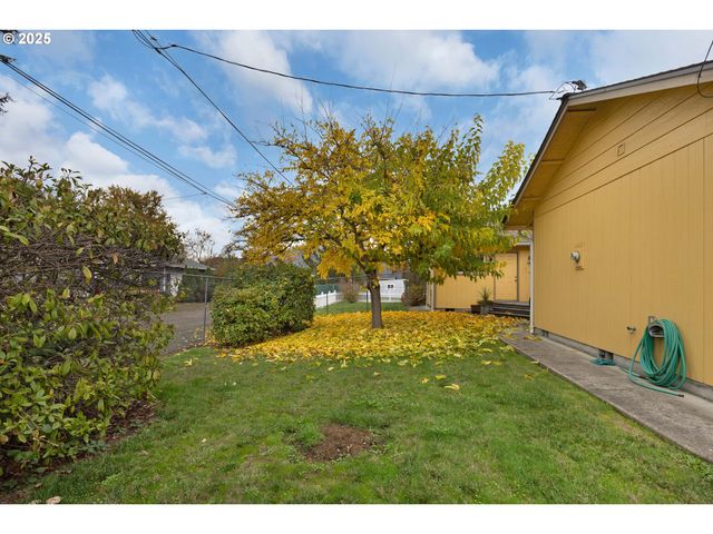 144 PARADISE Ln, Roseburg, OR 97471