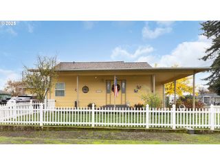 144 PARADISE Ln, Roseburg, OR 97471