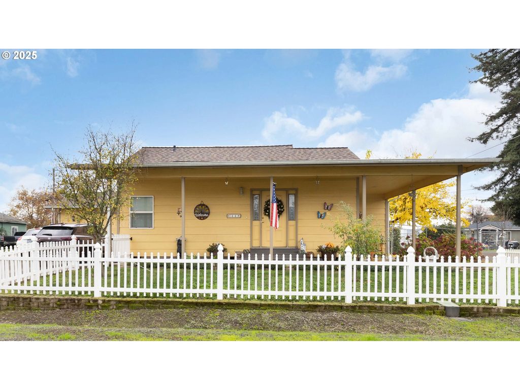 144 PARADISE Ln, Roseburg, OR 97471