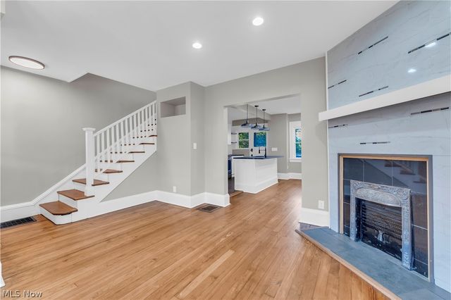 12206 Detroit Avenue, Lakewood, OH 44107