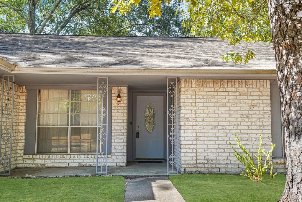 1998 Lake Creek Drive, Houston, TX 77339