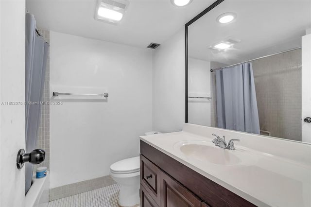 6100 S Falls Cir Dr 410, Lauderhill, FL 33319