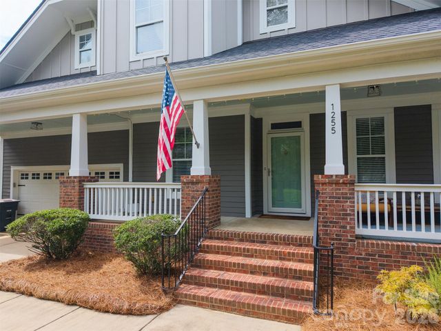 1255 Shadow Bend Drive, Tega Cay, SC 29708