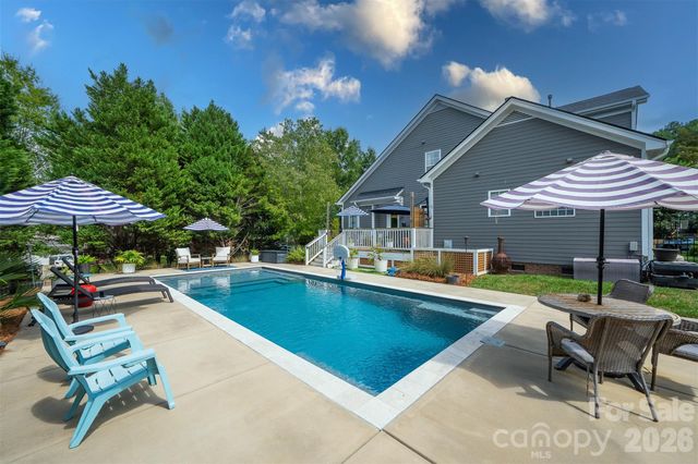 1255 Shadow Bend Drive, Tega Cay, SC 29708