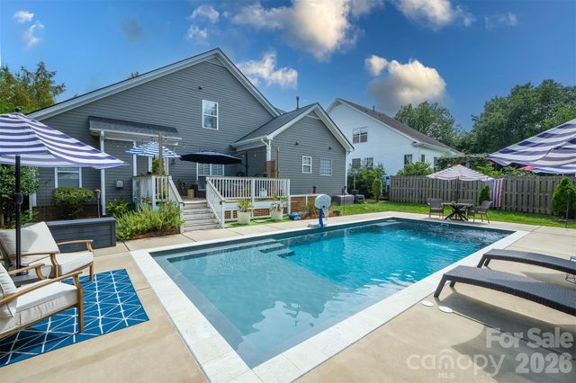 1255 Shadow Bend Drive, Tega Cay, SC 29708