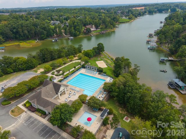 1255 Shadow Bend Drive, Tega Cay, SC 29708
