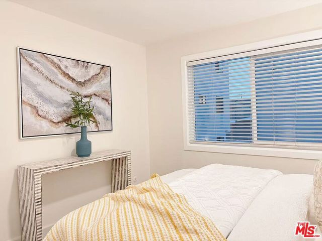 1250 W 37th Street, Los Angeles, CA 90007