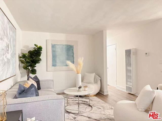 1250 W 37th Street, Los Angeles, CA 90007