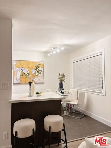 1250 W 37th Street, Los Angeles, CA 90007