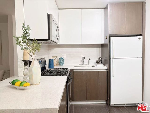 1250 W 37th Street, Los Angeles, CA 90007