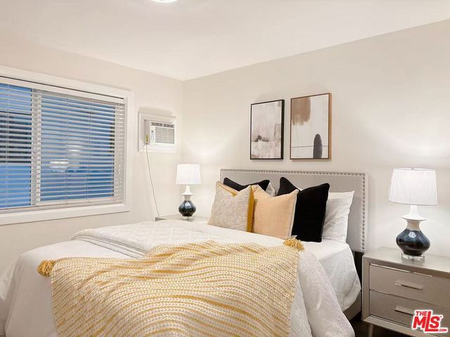 1250 W 37th Street, Los Angeles, CA 90007