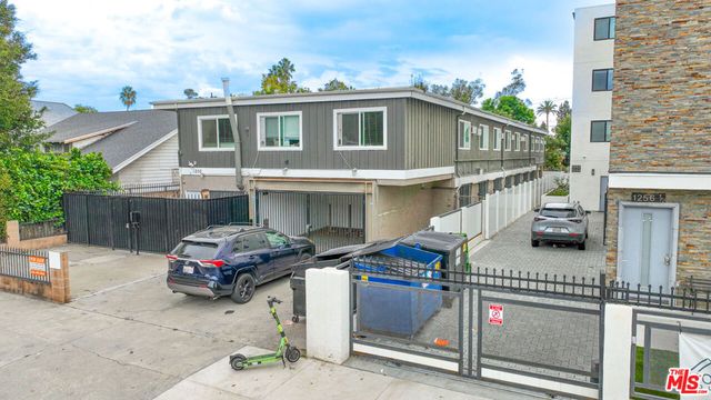 1250 W 37th Street, Los Angeles, CA 90007