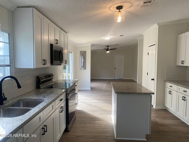 195 YUCCA Street, Middleburg, FL 32068