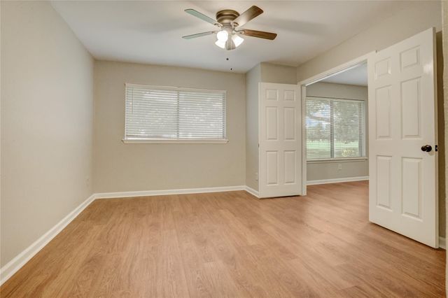 686 W Country Grove Circle, Pearland, TX 77584