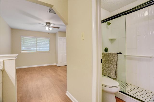 686 W Country Grove Circle, Pearland, TX 77584