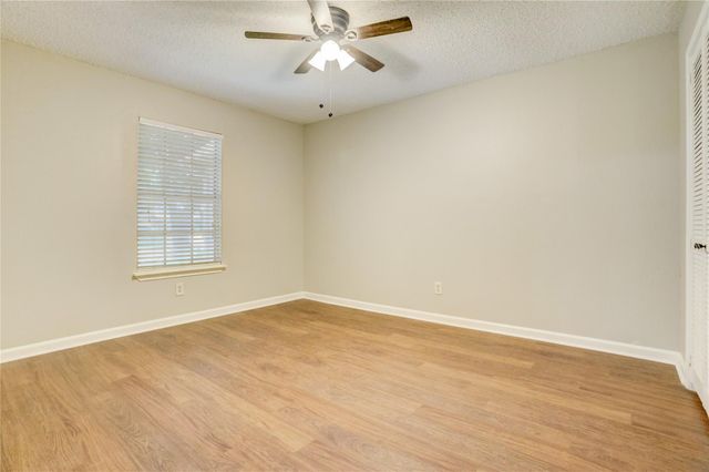 686 W Country Grove Circle, Pearland, TX 77584