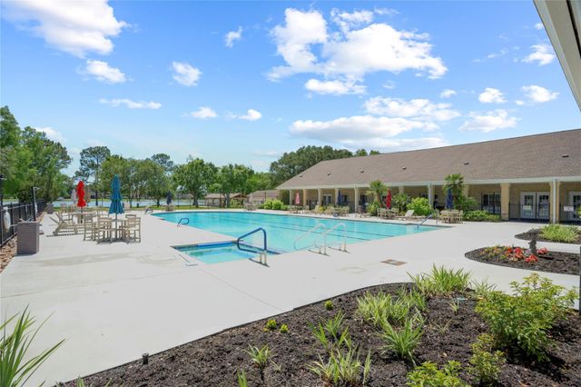 686 W Country Grove Circle, Pearland, TX 77584