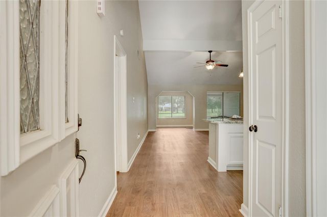 686 W Country Grove Circle, Pearland, TX 77584
