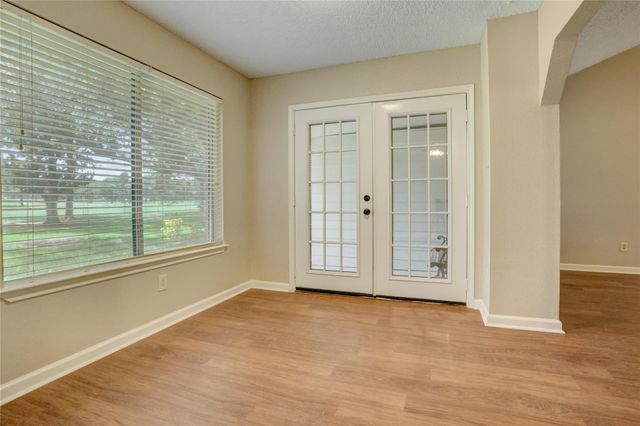 686 W Country Grove Circle, Pearland, TX 77584