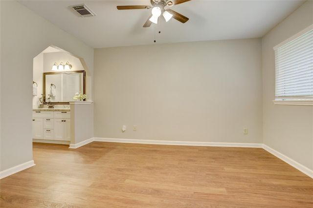 686 W Country Grove Circle, Pearland, TX 77584