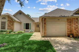 686 W Country Grove Circle, Pearland, TX 77584