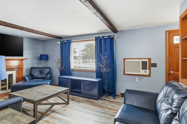 135 Bulat Dr, Springfield, MA 01129