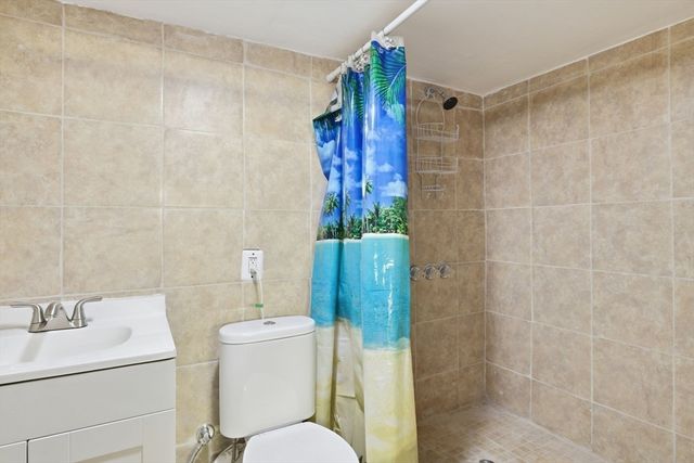 135 Bulat Dr, Springfield, MA 01129