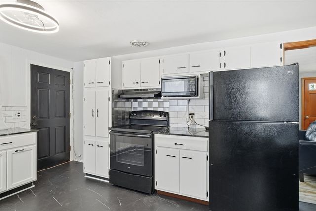 135 Bulat Dr, Springfield, MA 01129