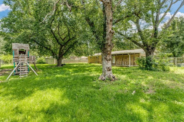 9620 W Tee Ln, Wichita, KS 67212