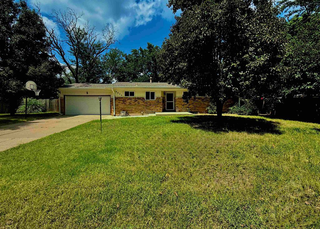 9620 W Tee Ln, Wichita, KS 67212