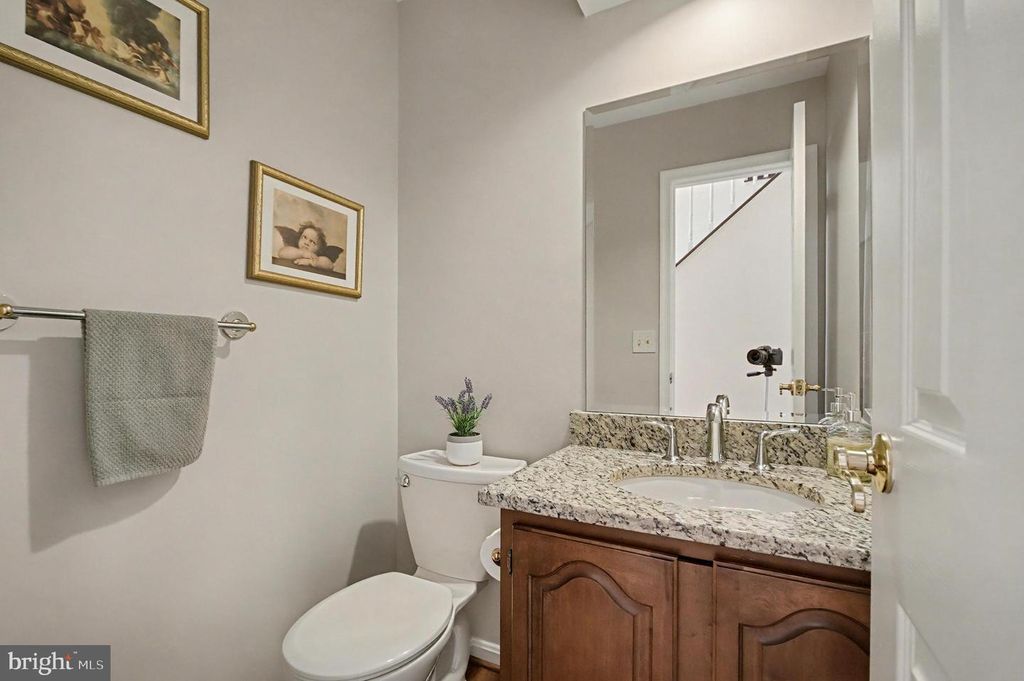 Image 11 of property listing at 401 FAIR HILL CT, Annapolis, MD 21403
