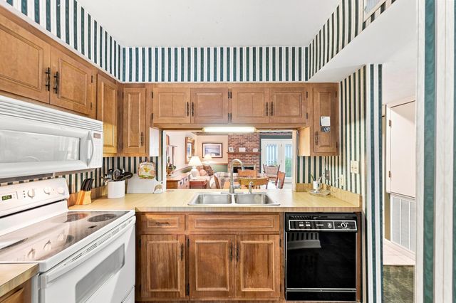 311 75th Ave N Apt 15, Myrtle Beach, SC 29572