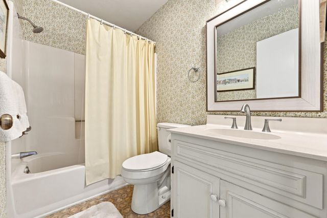 311 75th Ave N Apt 15, Myrtle Beach, SC 29572