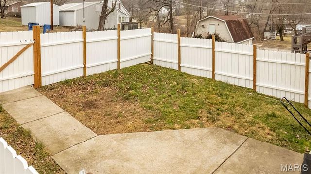 904 N 2nd Street, De Soto, MO 63020