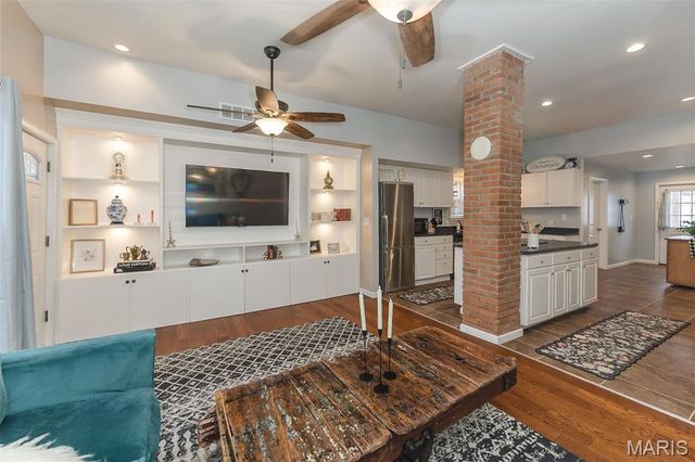 904 N 2nd Street, De Soto, MO 63020