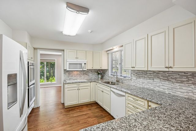 985 Coventry Lane, Highland Park, IL 60035