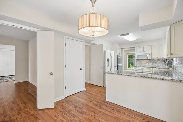 985 Coventry Lane, Highland Park, IL 60035