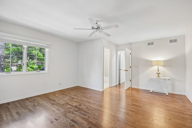 985 Coventry Lane, Highland Park, IL 60035