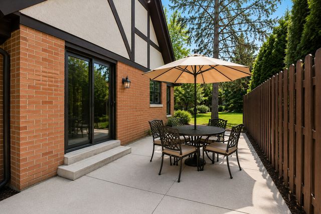985 Coventry Lane, Highland Park, IL 60035