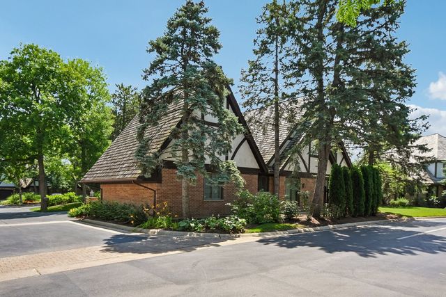 985 Coventry Lane, Highland Park, IL 60035