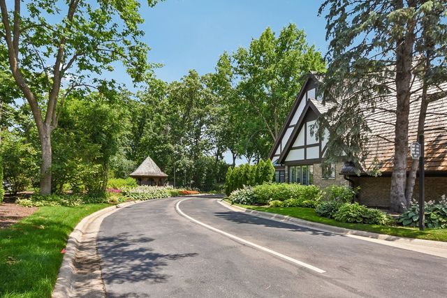 985 Coventry Lane, Highland Park, IL 60035