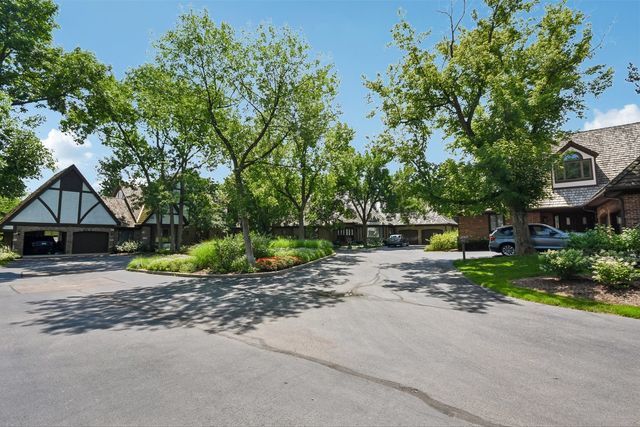 985 Coventry Lane, Highland Park, IL 60035