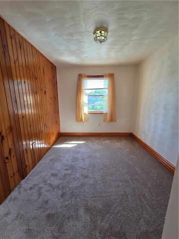 115 Hoeveler St, Springdale Boro, PA 15144