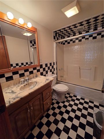 115 Hoeveler St, Springdale Boro, PA 15144