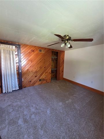 115 Hoeveler St, Springdale Boro, PA 15144