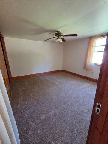 115 Hoeveler St, Springdale Boro, PA 15144