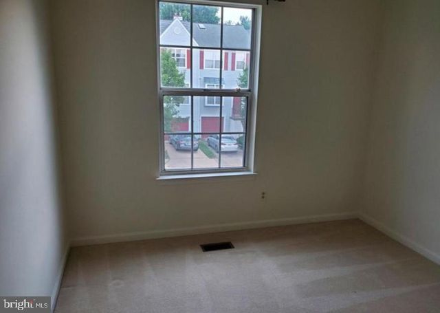 6854 SIGNATURE CIR, Alexandria, VA 22310