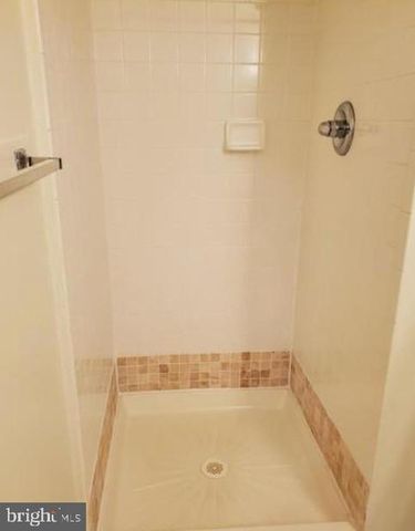 6854 SIGNATURE CIR, Alexandria, VA 22310